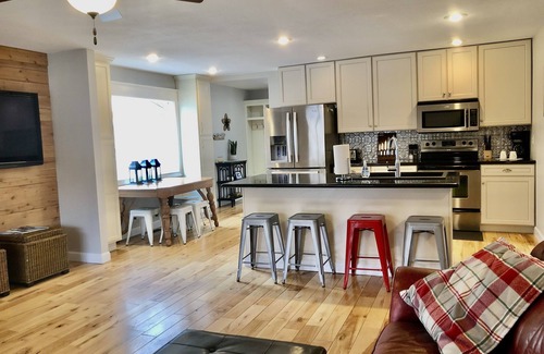 Osage Beach Haus | Great family retreat! Lakefront, 4bed/2Ba, quiet cove & private dock