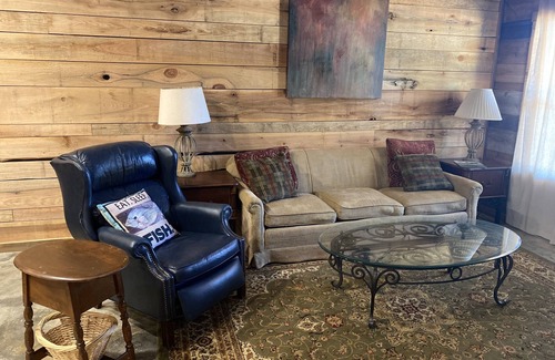 Sardis Wohnung | Great fishing at Sardis Lake and U of M ballgame ready!