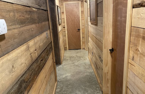 Sardis Wohnung | Great fishing at Sardis Lake and U of M ballgame ready!