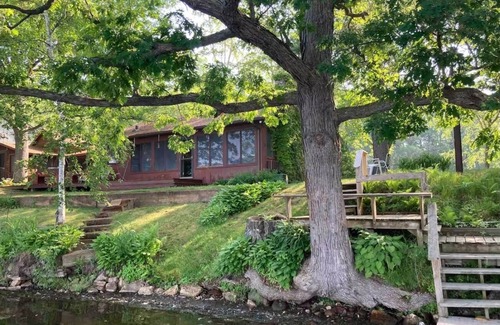 Osceola Kabine | Great fishing & sunset views, lakeside cabins joined by porch. 1 hour from TC