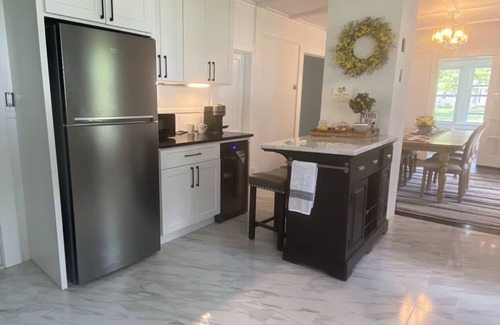 Cutchogue Hütte | Great Getaway! Exceptional Home. Walking distance to The Christmas Tree Shoppe