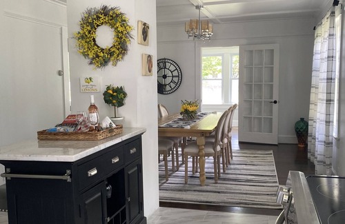 Cutchogue Hütte | Great Getaway! Exceptional Home. Walking distance to The Christmas Tree Shoppe