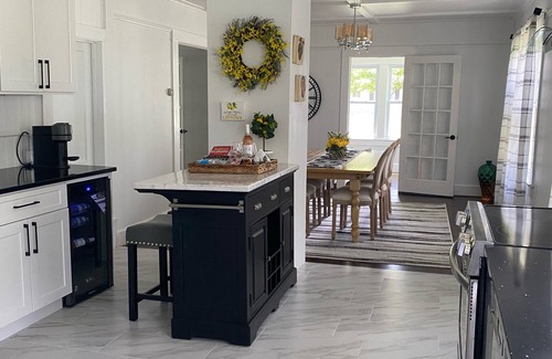 Cutchogue Hütte | Great Getaway! Exceptional Home. Walking distance to The Christmas Tree Shoppe