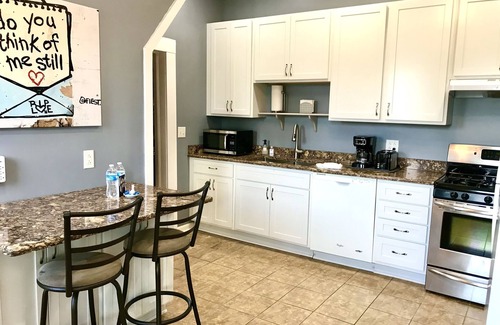 La Salle Haus | Great Homebase Bungalow - 10 Mins to Starved Rock!