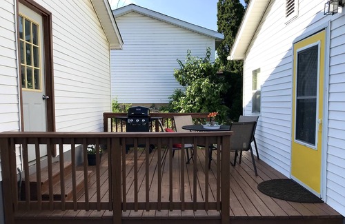 La Salle Haus | Great Homebase Bungalow - 10 Mins to Starved Rock!