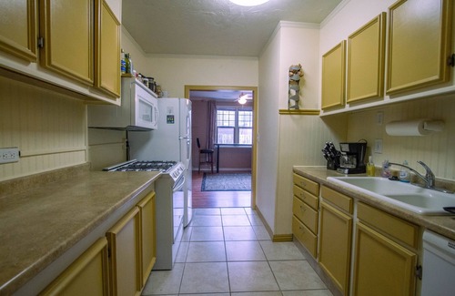 Ogden Haus | Great house for family and pets, close to everything!