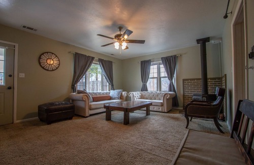 Ogden Haus | Great house for family and pets, close to everything!