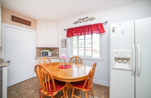 Manteno Hütte | Great Lakefront Home