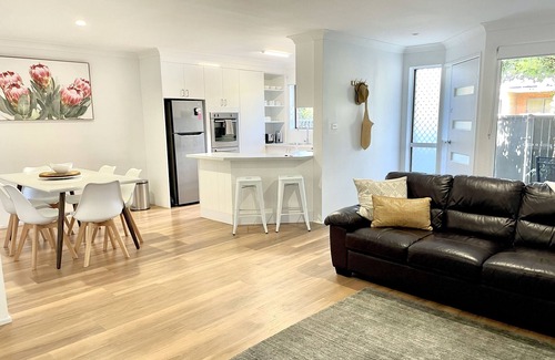 Coffs Harbour Haus | Great Location - 5 mins to beach, Shops, Cafes & Restaurants