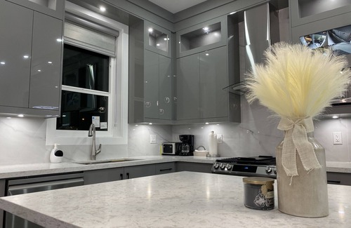 Hastings Haus | Great Location close to downtown, 10’ to cruiseship terminal, whistler, Capilano