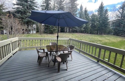 Sun Valley Eigentumswohnung | Schöner Ort! Eigentumswohnung auf der Ranch in Elkhorn, große Terrasse, Pools zur Auswahl