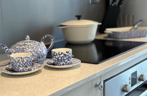 Poole Hütte | Great Location - Fisherman's Cottage near quayside