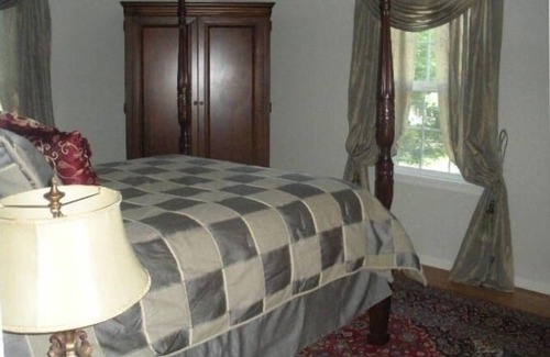 Pimmit Haus | Komplett renoviert und schön dekoriert in Falls Church