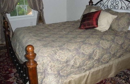 Pimmit Haus | Komplett renoviert und schön dekoriert in Falls Church