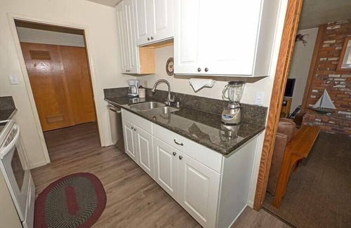 Tahoe Keys Eigentumswohnung | Tolle Lage in Gehweite von Privatstrand, See, Spielplatz -222A ~