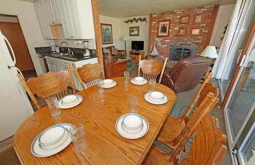 Tahoe Keys Eigentumswohnung | Tolle Lage in Gehweite von Privatstrand, See, Spielplatz -222A ~