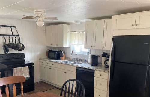 Pymatuning North Hütte | Schöner Ort!!! - Zentrale Luft. Ganz in der Nähe von Strand, Bootsanleger und Yachthafen