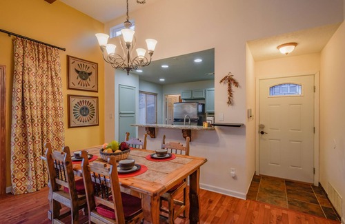 Oso Grande Haus | Cozy Southwest Comfort