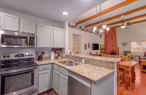 Oso Grande Haus | Cozy Southwest Comfort