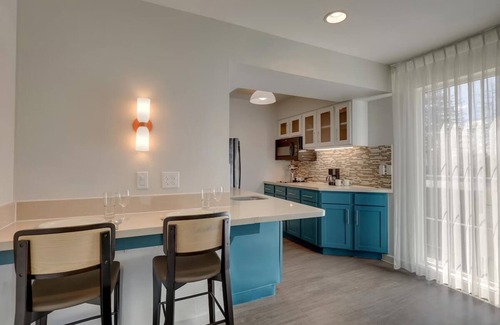 San Jose Hotel | Great Pick! Unit with Kitchen, Free Breakfast, Outdoor Pool, Pet-friendly!