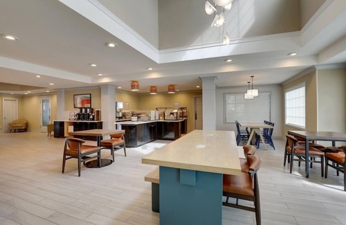 San Jose Hotel | Great Pick! Unit with Kitchen, Free Breakfast, Outdoor Pool, Pet-friendly!