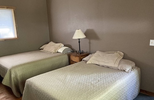 Priest River Haus | Great Priest Lake Cabin close to Golf Course & Lake! 4bdrm 2bath 8 beds