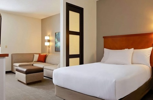 Gwinnett Place Hotel | Great Relaxing Overnight Stay! Free Parking! Close to Gwinnett Place Mall!