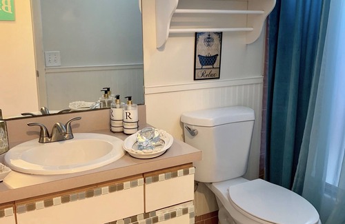 Davie Haus | Great room in a beautiful home in safe community