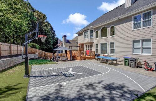 Roswell Haus | Great spacious home with great entertainment!