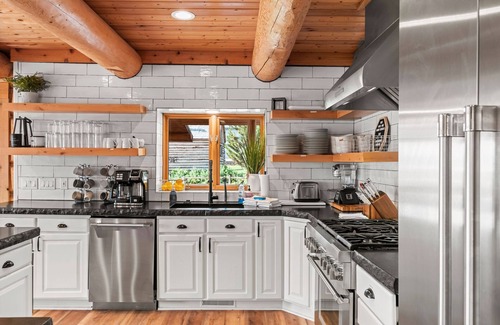 St. Charles Kabine | Green Canyon Chalet (Sleeps 40) by Bear Lake Luxury Rentals