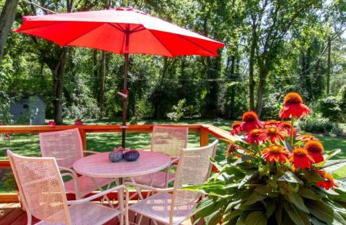 Green Hills Haus | Green Hills Getaway Shopping and Dining District