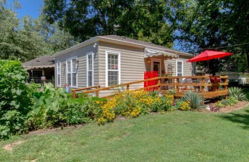 Green Hills Haus | Green Hills Getaway Shopping and Dining District