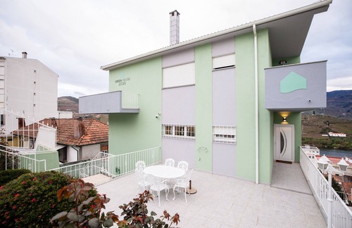Peso da Regua Haus | Green House Douro - A balcony over the Douro