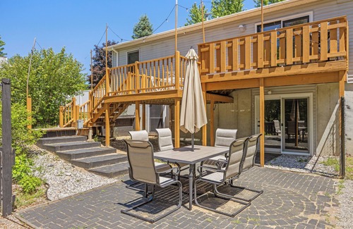 Grawn Haus | Green Lawn