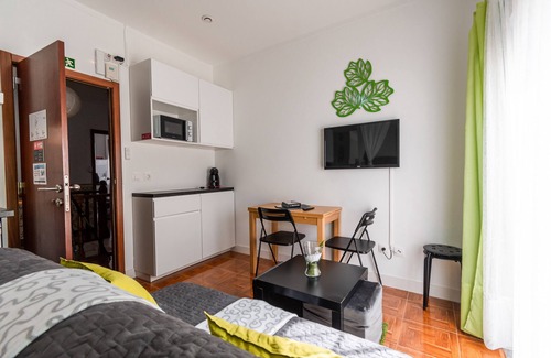 Peniche de Cima Wohnung | Studio mit eigenem Balkon 100 m vom Strand von Peniche entfernt