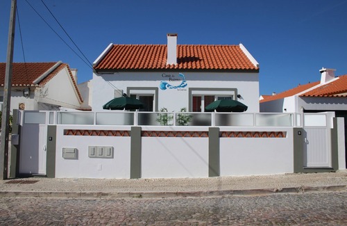 Peniche de Cima Wohnung | Green Studio C / Privat Innenhof, nur 3 Minuten zu Fuß vom Strand Peniche
