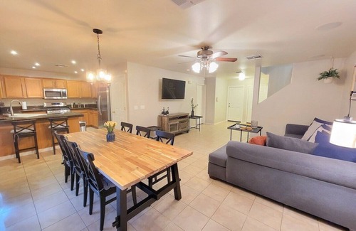 Green Valley Haus | Green Valley Los Arroyos Home · Modern & Comfortable Residence 4BR/2BA