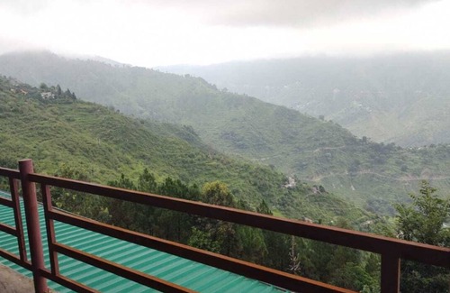 Sirala Haus | Green Zone Homestay | 4BD House | Cook & Garden