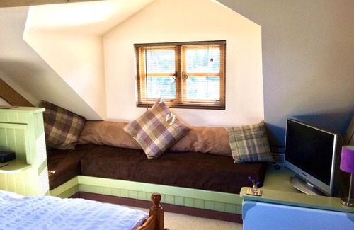 Middleyard Haus | Greencourt Loft - The Cotswold Way, Stroud