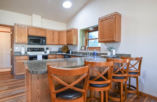 Rome Haus | Greenside on Lake Arrowhead Golf open floor plan, great location, Golden Tee