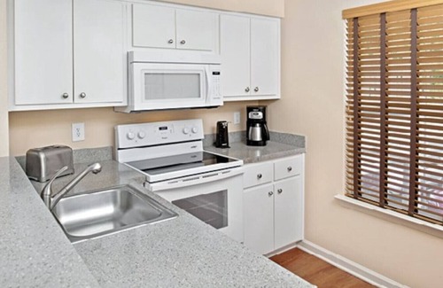 Berkeley Eigentumswohnung | Greensprings two bedroom · Spacious Family Friendly Two Bedroom Suite.