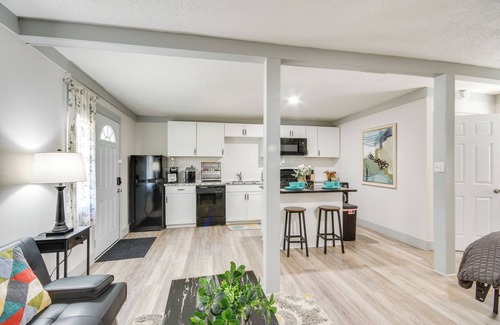 Greenwood Wohnung | Greenwood Studio Cottage < 1 Mi to Downtown!