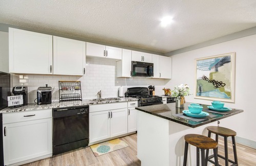 Greenwood Wohnung | Greenwood Studio Cottage < 1 Mi to Downtown!