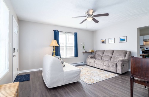 Broadway Wohnung | Grey Gables: Bright, Comfy, Dog Friendly: 2 BR/1BA