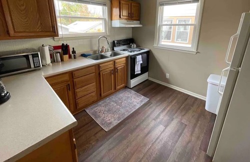 Fort Wayne Haus | Grey Gent! 3 Bed, Simple, Cute house, Central!