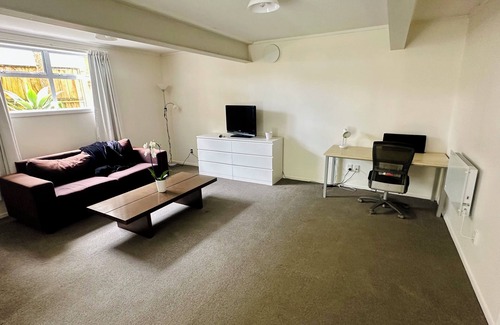 Grey Lynn Haus | Grey Lynn Studio w. Sauna - Central to Park, Supermarket, Cafe's and Bar's