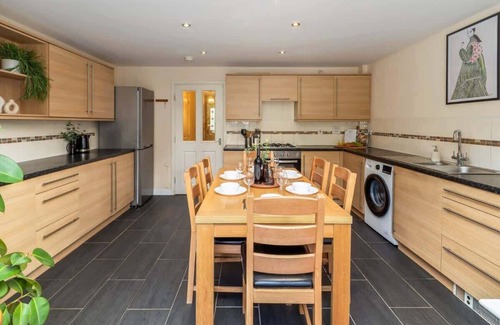 Stoke-on-Trent Haus | Greydawn House Summar