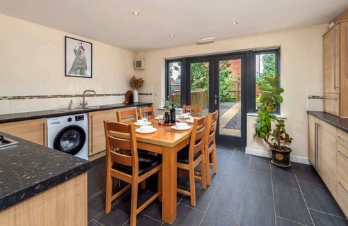 Stoke-on-Trent Haus | Greydawn House Summar