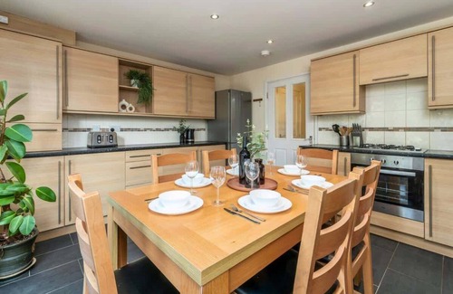 Stoke-on-Trent Haus | Greydawn House Summar