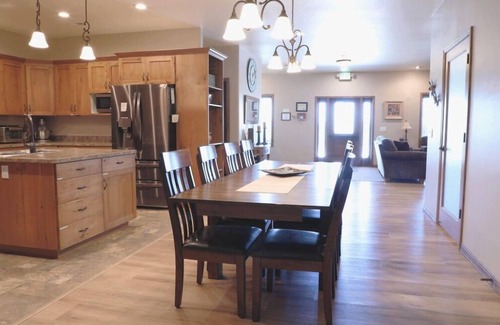 Heyburn Haus | Greystone Crossing Suite #10